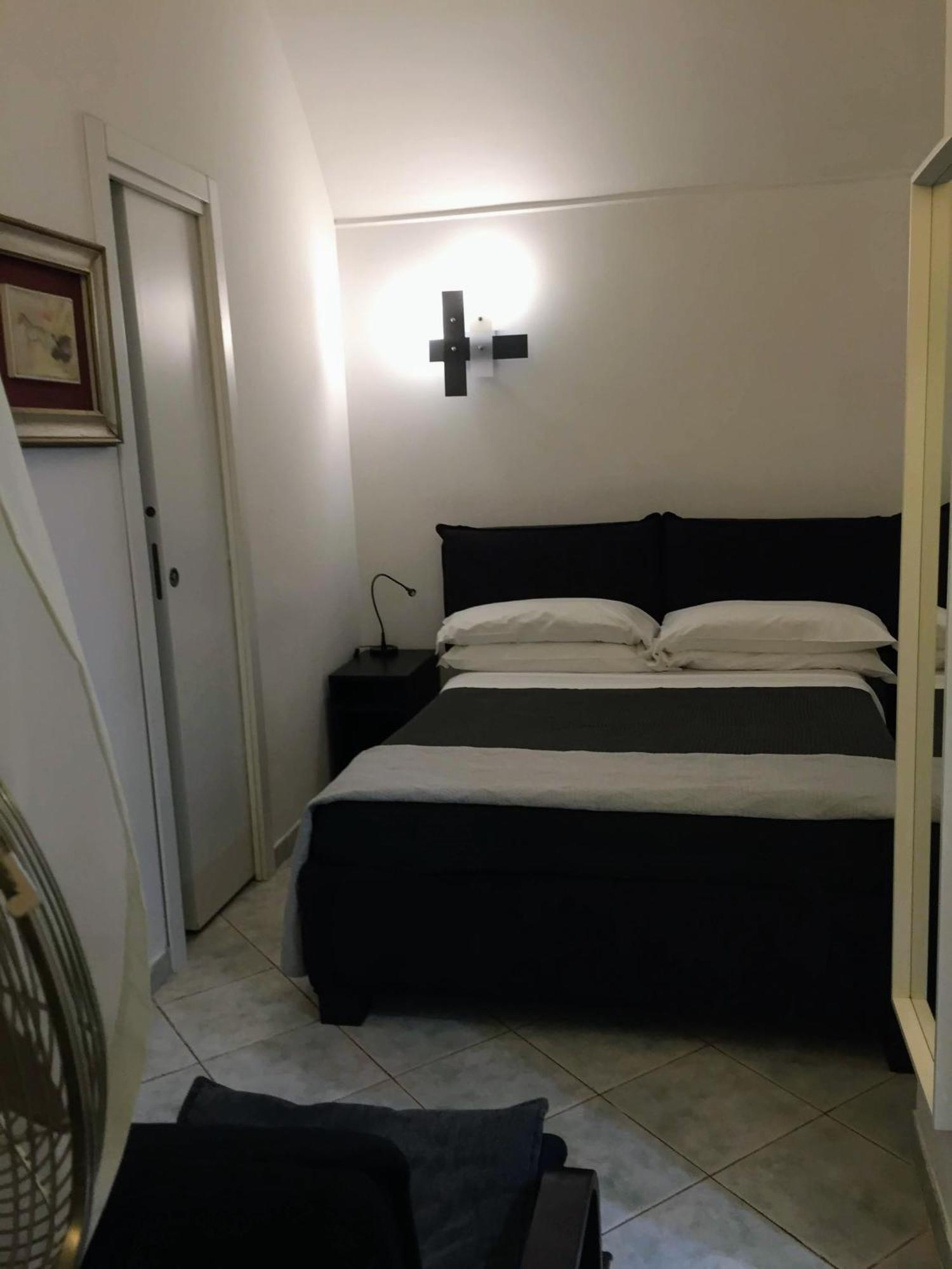 La Residenza Chiaia Short Let Via Chiaia 82 Appartamento